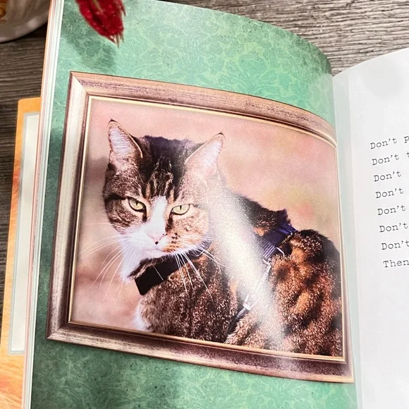 Book of Cat Poems “I could Pee On This” by Francisco Marciuliano - Picture 3 of 6